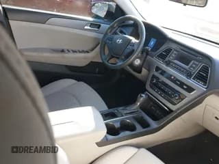 ✅ 2015 Hyundai Sonata SE • VIN: 5NPE24AF8FH008580 • Лот: 43430397. Опубликован ранее на IAAI с пробегом 182 920 миль. Бесплатный доступ к архиву аукционных продаж из США и подробный отчёт об истории автомобиля на DreamBid. Изображение 5.