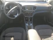 ✅ 2018 Hyundai Ioniq Blue • VIN: KMHC65LC5JU075832 • Lot: 46106865. Wystawiony na Copart z przebiegiem 47 385 mil. Bezpłatny archiwum sprzedaży aukcyjnych z USA i szczegółowy raport historii pojazdu na DreamBid. Zdjęcie 8.