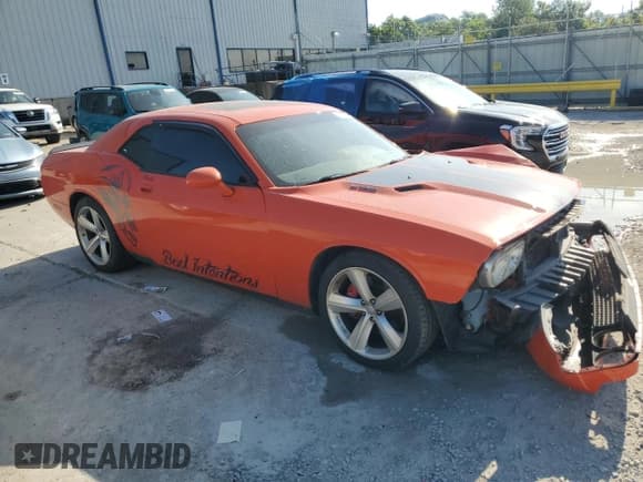 ✅ 2008 Dodge Challenger SRT-8 • VIN: 2B3LJ74W18H302133 • Лот: 65542105. Опубликован ранее на Copart с пробегом 101 504 миль. Бесплатный доступ к архиву аукционных продаж из США и подробный отчёт об истории автомобиля на DreamBid. Изображение 4.