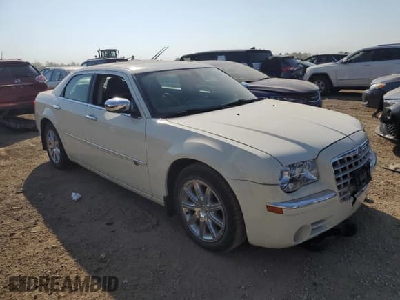 ✅ 2008 Chrysler 300 C Hemi • VIN: 2C3KA63H58H140485 • Лот: 81822565. Опубликован ранее на Copart с пробегом 87 378 миль. Бесплатный доступ к архиву аукционных продаж из США и подробный отчёт об истории автомобиля на DreamBid. Изображение 4.