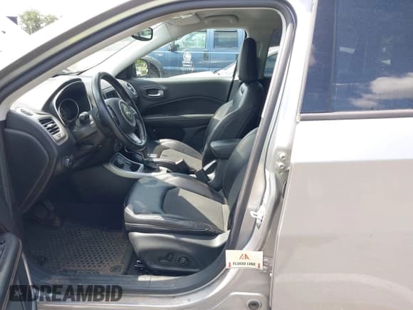 ✅ 2018 Jeep Compass Latitude • VIN: 3C4NJDBB3JT154540 • Lot: 42758181. Listed on IAAI with 21,051 mi. Free auction sales archive from the USA and detailed vehicle history report at DreamBid. Image 6.