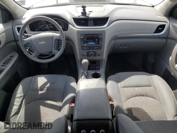 2017 Chevrolet Traverse LS z VIN 1GNKRFED0HJ215632, wystawiony jako Copart lot #69195905 z przebiegiem 188 011 mil mil oraz Szkoda całkowita • Salvage title. Historia ofert i sprzedaży dostępna na DreamBid. Obrazek 8.