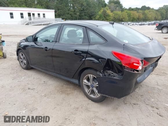 ✅ 2018 Ford Focus SE • VIN: 1FADP3F26JL311445 • Lot: 43339829. Listed on IAAI with 29,858 mi. Free auction sales archive from the USA and detailed vehicle history report at DreamBid. Image 3.
