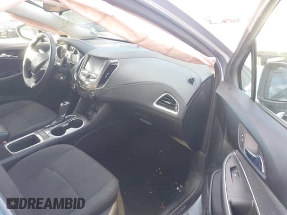 ✅ 2017 Chevrolet Cruze LT • VIN: 1G1BE5SM9H7253143 • Lot: 43561035. Listed on IAAI with 94,035 mi. Free auction sales archive from the USA and detailed vehicle history report at DreamBid. Image 5.