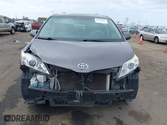 2011 Toyota Sienna XLE AAS with VIN 5TDYK3DC8BS059333, listed as a IAAI auction lot 43501915 with 173,775 mi miles and . Bid and sale history available at DreamBid. Image 12.