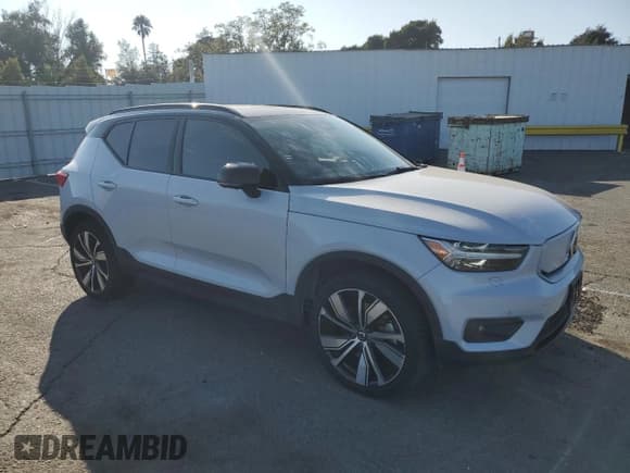 ✅ 2021 Volvo XC40 • VIN: YV4ED3UR3M2571560 • Lot: 71871995. Listed on Copart with Not provided. Free auction sales archive from the USA and detailed vehicle history report at DreamBid. Image 4.