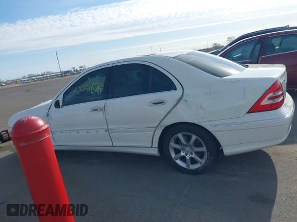 ✅ 2007 Mercedes-Benz C 280 Luxury • VIN: WDBRF54H47A931316 • Lot: 42051676. Wystawiony na IAAI z przebiegiem 109 449 mil. Bezpłatny archiwum sprzedaży aukcyjnych z USA i szczegółowy raport historii pojazdu na DreamBid. Zdjęcie 14.