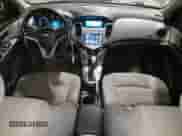 2012 Chevrolet Cruze 1LT z VIN 1G1PF5SC5C7268063, wystawiony jako Copart lot #91423205 z przebiegiem 122 123 mil mil oraz Czysty tytuł • Clean title. Historia ofert i sprzedaży dostępna na DreamBid. Obrazek 8.