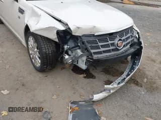 ✅ 2010 Cadillac STS AWD • VIN: 1G6DU6EV5A0119244 • Lot: 43636700. Wystawiony na IAAI z przebiegiem 139 047 mil. Bezpłatny archiwum sprzedaży aukcyjnych z USA i szczegółowy raport historii pojazdu na DreamBid. Zdjęcie 6.