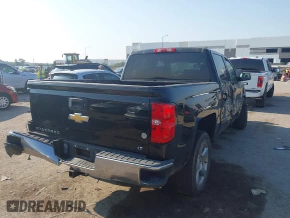 ✅ 2018 Chevrolet Silverado 1500 LT • VIN: 3GCPCREC3JG645106 • Lot: 42907605. Wystawiony na IAAI z przebiegiem 187 150 mil. Bezpłatny archiwum sprzedaży aukcyjnych z USA i szczegółowy raport historii pojazdu na DreamBid. Zdjęcie 4.