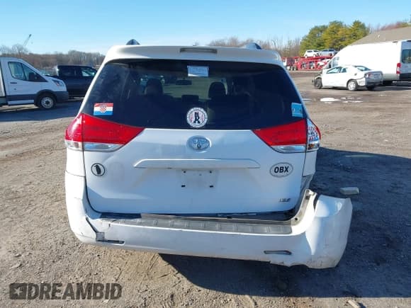 ✅ 2011 Toyota Sienna XLE • VIN: 5TDYK3DC7BS160928 • Lot: 43762409. Listed on IAAI with 121,844 mi. Free auction sales archive from the USA and detailed vehicle history report at DreamBid. Image 15.