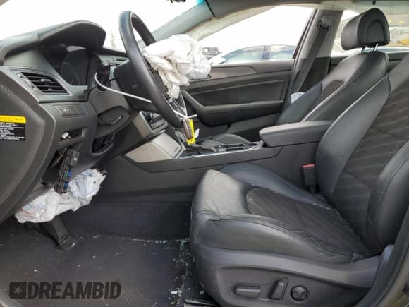 ✅ 2017 Hyundai Sonata Sport • VIN: 5NPE34AF5HH579637 • Lot: 41843333. Listed on Copart with 133,483 mi. Free auction sales archive from the USA and detailed vehicle history report at DreamBid. Image 7.