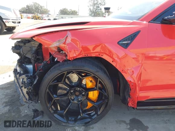 ✅ 2024 Lamborghini Urus Performante • VIN: ZPBUC3ZL6RLA29238 • Lot: 41966435. Listed on IAAI with 6,927 mi. Free auction sales archive from the USA and detailed vehicle history report at DreamBid. Image 20.