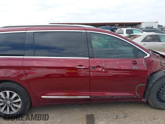 ✅ 2020 Chrysler Pacifica Hybrid Limited • VIN: 2C4RC1N71LR183414 • Лот: 41504790. Опубликован ранее на IAAI с пробегом 71 676 миль. Бесплатный доступ к архиву аукционных продаж из США и подробный отчёт об истории автомобиля на DreamBid. Изображение 14.