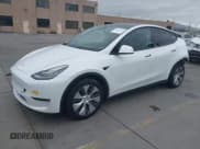 ✅ 2022 Tesla Model Y Long Range • VIN: 7SAYGDEE3NF388511 • Lot: 43451501. Wystawiony na IAAI z przebiegiem 75 560 mil. Bezpłatny archiwum sprzedaży aukcyjnych z USA i szczegółowy raport historii pojazdu na DreamBid. Zdjęcie 19.