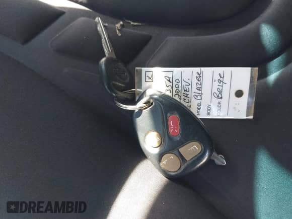 2000 Chevrolet Blazer LS с VIN 1GNCS13W0Y2244381, выставлен на аукционе IAAI как лот 41762904 с пробегом 196 962 миль миль и . История ставок и продаж доступна на DreamBid. Изображение 11.