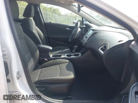 ✅ 2018 Chevrolet Cruze LS • VIN: 1G1BC5SM0J7193572 • Лот: 42962057. Опубликован ранее на IAAI с пробегом 69 958 миль. Бесплатный доступ к архиву аукционных продаж из США и подробный отчёт об истории автомобиля на DreamBid. Изображение 5.