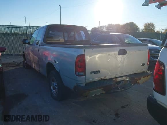 ✅ 2003 Ford F-150 XL • VIN: 1FTRX17253NA52697 • Lot: 43562460. Wystawiony na IAAI z przebiegiem 160 805 mil. Bezpłatny archiwum sprzedaży aukcyjnych z USA i szczegółowy raport historii pojazdu na DreamBid. Zdjęcie 3.