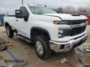 ✅ 2024 Chevrolet Silverado 2500HD • VIN: 1GC3YNEY6RF101989 • Lot: 85584854. Wystawiony na Copart z przebiegiem Nie podano. Bezpłatny archiwum sprzedaży aukcyjnych z USA i szczegółowy raport historii pojazdu na DreamBid. Zdjęcie 4.