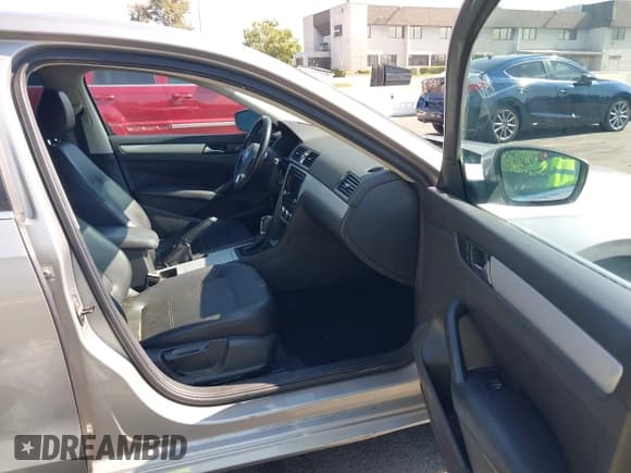 ✅ 2012 Volkswagen Passat SE • VIN: 1VWBP7A33CC110224 • Лот: 42939785. Опубликован ранее на IAAI с пробегом 118 438 миль. Бесплатный доступ к архиву аукционных продаж из США и подробный отчёт об истории автомобиля на DreamBid. Изображение 5.