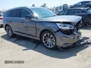 ✅ 2023 Lincoln Aviator Grand Touring • VIN: 5LMYJ8XY2PNL03040 • Lot: 42490032. Wystawiony na IAAI z przebiegiem 5 468 mil. Bezpłatny archiwum sprzedaży aukcyjnych z USA i szczegółowy raport historii pojazdu na DreamBid. Zdjęcie 1.