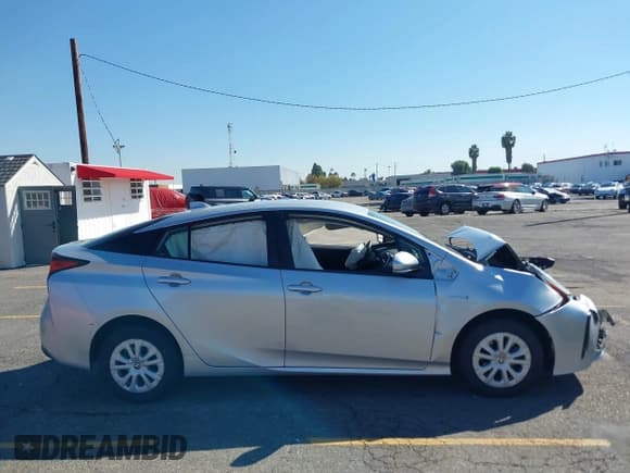 ✅ 2020 Toyota Prius LE • VIN: JTDKARFU2L3123645 • Lot: 43466371. Listed on IAAI with 17,856 mi. Free auction sales archive from the USA and detailed vehicle history report at DreamBid. Image 13.
