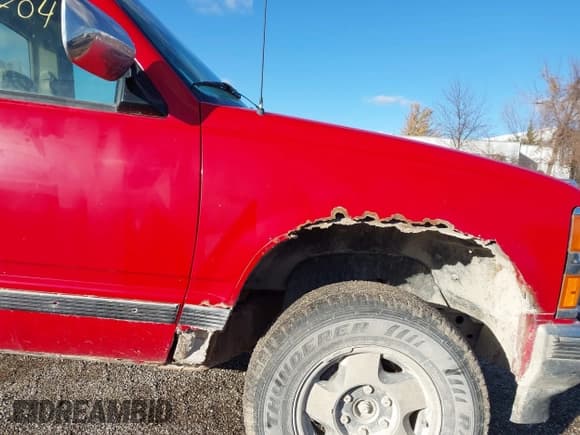 ✅ 1994 Chevrolet Silverado 1500 • VIN: 1GCEK14K3RE184495 • Lot: 43610704. Wystawiony na IAAI z przebiegiem 194 479 mil. Bezpłatny archiwum sprzedaży aukcyjnych z USA i szczegółowy raport historii pojazdu na DreamBid. Zdjęcie 6.