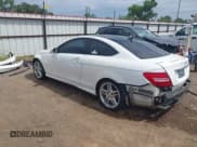 ✅ 2013 Mercedes-Benz C 250 • VIN: WDDGJ4HB5DG076888 • Lot: 42811728. Wystawiony na IAAI z przebiegiem 8 352 mil. Bezpłatny archiwum sprzedaży aukcyjnych z USA i szczegółowy raport historii pojazdu na DreamBid. Zdjęcie 3.