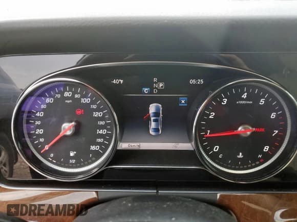 ✅ 2018 Mercedes-Benz E 300 • VIN: WDDZF4JBXJA391981 • Лот: 62967735. Опубликован ранее на Copart с пробегом 172 778 миль. Бесплатный доступ к архиву аукционных продаж из США и подробный отчёт об истории автомобиля на DreamBid. Изображение 9.