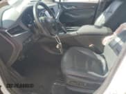 ✅ 2018 Buick Enclave Essence • VIN: 5GAERBKW6JJ196628 • Lot: 84748795. Wystawiony na Copart z przebiegiem 152 585 mil. Bezpłatny archiwum sprzedaży aukcyjnych z USA i szczegółowy raport historii pojazdu na DreamBid. Zdjęcie 7.