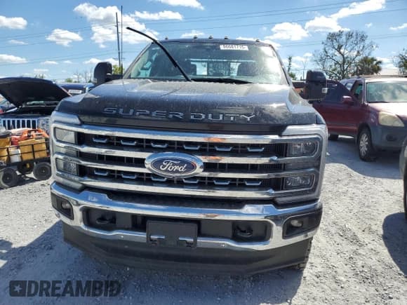 ✅ 2024 Ford F-250 Lariat • VIN: 1FT8W2BT2REE80370 • Lot: 86681715. Listed on Copart with 5,016 mi. Free auction sales archive from the USA and detailed vehicle history report at DreamBid. Image 5.
