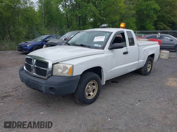 2007 Dodge Dakota ST с VIN 1D7HW22K07S202496, выставлен на аукционе IAAI как лот 42319252 с пробегом 124 696 миль миль и . История ставок и продаж доступна на DreamBid. Изображение 2.