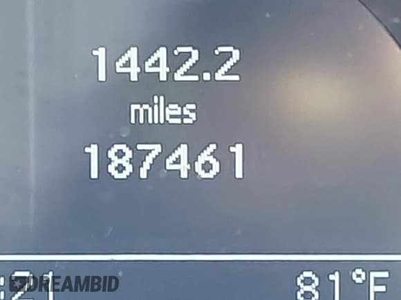 ✅ 2011 Mercedes-Benz GLK 350 • VIN: WDCGG5GB9BF622721 • Lot: 43737577. Listed on IAAI with 187,461 mi. Free auction sales archive from the USA and detailed vehicle history report at DreamBid. Image 15.