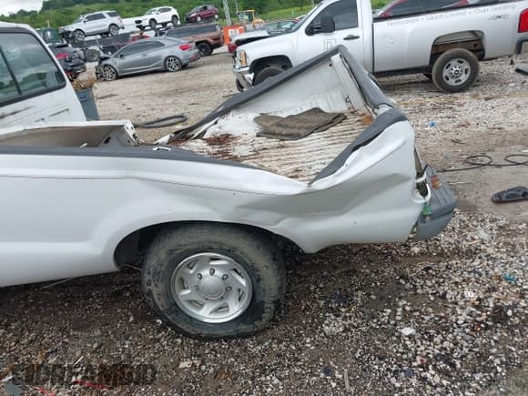 ✅ 1999 Ford F-250 XL • VIN: 1FTNF20L7XEA00374 • Lot: 42210425. Listed on IAAI with 73,885 mi. Free auction sales archive from the USA and detailed vehicle history report at DreamBid. Image 6.