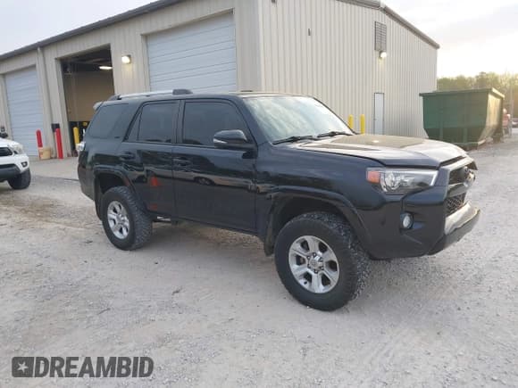 ✅ 2019 Toyota 4Runner SR5 • VIN: JTEBU5JR6K5624460 • Lot: 41942889. Wystawiony na IAAI z przebiegiem 105 140 mil. Bezpłatny archiwum sprzedaży aukcyjnych z USA i szczegółowy raport historii pojazdu na DreamBid. Zdjęcie 1.