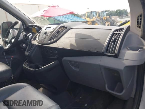 ✅ 2017 Ford Transit • VIN: 1FTYE2YM1HKA45293 • Лот: 43792286. Опубликован ранее на IAAI с пробегом 196 294 миль. Бесплатный доступ к архиву аукционных продаж из США и подробный отчёт об истории автомобиля на DreamBid. Изображение 5.