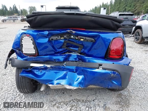 ✅ 2025 MINI Convertible Cooper S • VIN: WMW23GX01S2X08664 • Lot: 42506008. Listed on IAAI with 1,641 mi. Free auction sales archive from the USA and detailed vehicle history report at DreamBid. Image 17.