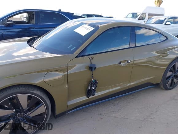 ✅ 2023 Audi e-tron GT Prestige • VIN: WAUEJBFWXP7006123 • Лот: 43752829. Опубликован ранее на IAAI с пробегом 14 351 миль. Бесплатный доступ к архиву аукционных продаж из США и подробный отчёт об истории автомобиля на DreamBid. Изображение 6.