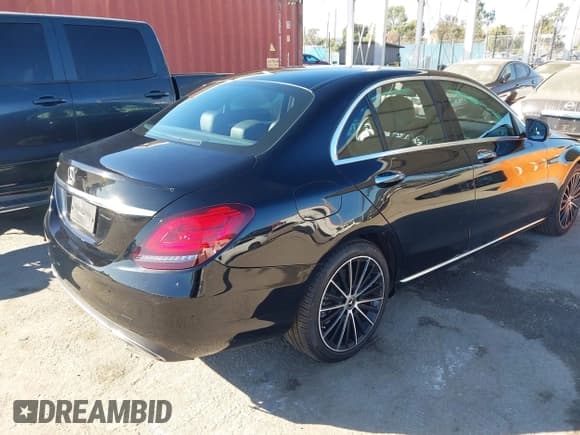 ✅ 2019 Mercedes-Benz C 300 • VIN: 55SWF8DB8KU321998 • Лот: 43552589. Опубликован ранее на IAAI с пробегом 33 929 миль. Бесплатный доступ к архиву аукционных продаж из США и подробный отчёт об истории автомобиля на DreamBid. Изображение 4.