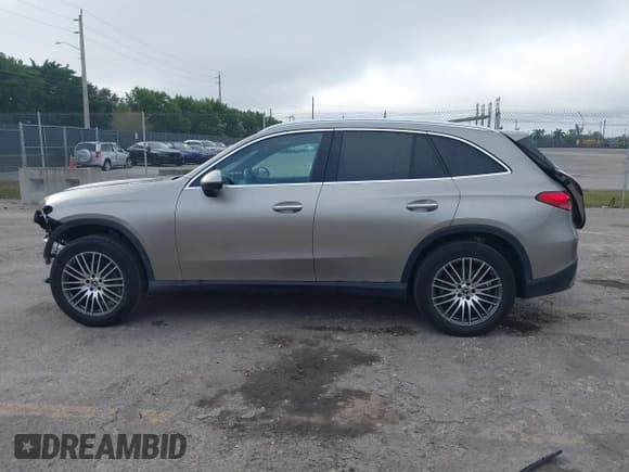 ✅ 2024 Mercedes-Benz GLC 300 • VIN: W1NKM4GB4RF204606 • Lot: 41161678. Wystawiony na IAAI z przebiegiem 11 469 mil. Bezpłatny archiwum sprzedaży aukcyjnych z USA i szczegółowy raport historii pojazdu na DreamBid. Zdjęcie 15.