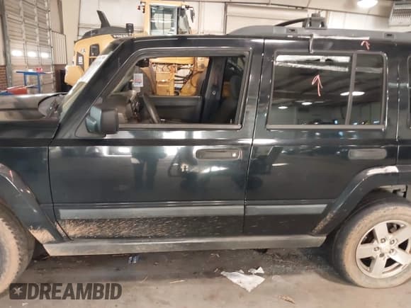 ✅ 2006 Jeep Commander • VIN: 1J8HH48N46C145951 • Лот: 41015119. Опубликован ранее на IAAI с пробегом 201 018 миль. Бесплатный доступ к архиву аукционных продаж из США и подробный отчёт об истории автомобиля на DreamBid. Изображение 14.