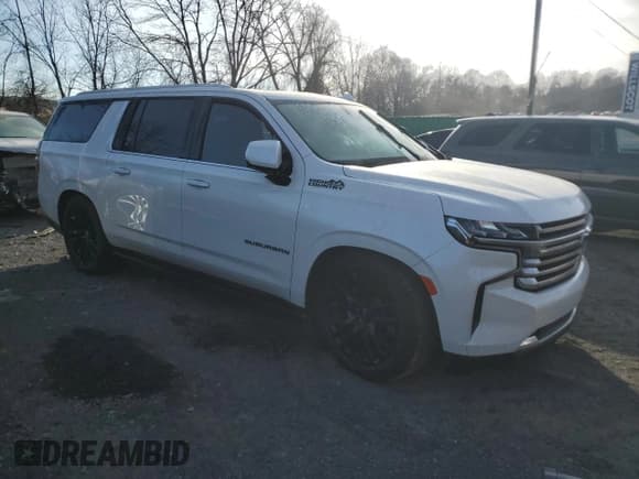 ✅ 2021 Chevrolet Suburban High Country • VIN: 1GNSKGKL8MR318850 • Lot: 83521144. Wystawiony na Copart z przebiegiem 13 495 mil. Bezpłatny archiwum sprzedaży aukcyjnych z USA i szczegółowy raport historii pojazdu na DreamBid. Zdjęcie 4.