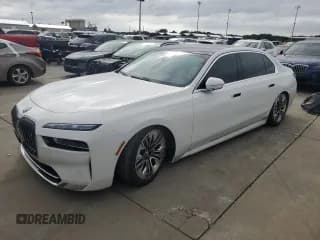 ✅ 2024 BMW i7 xDrive60 • VIN: WBY53EJ08RCP27227 • Lot: 74042144. Wystawiony na Copart z przebiegiem Nie podano. Bezpłatny archiwum sprzedaży aukcyjnych z USA i szczegółowy raport historii pojazdu na DreamBid. Zdjęcie 1.