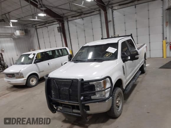 ✅ 2018 Ford F-250 XL • VIN: 1FT7W2B66JEB65713 • Lot: 43354288. Wystawiony na IAAI z przebiegiem 252 561 mil. Bezpłatny archiwum sprzedaży aukcyjnych z USA i szczegółowy raport historii pojazdu na DreamBid. Zdjęcie 6.