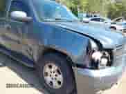 2008 Chevrolet Suburban LTZ z VIN 1GNFK16308R147381, wystawiony jako IAAI lot #43213914 z przebiegiem 255 185 mil mil oraz . Historia ofert i sprzedaży dostępna na DreamBid. Obrazek 6.