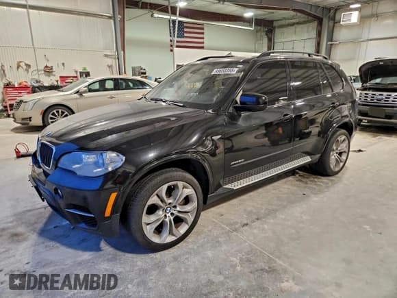 ✅ 2012 BMW X5 50i • VIN: 5UXZV8C51CL424965 • Лот: 93650355. Опубликован ранее на Copart с пробегом 121 895 миль. Бесплатный доступ к архиву аукционных продаж из США и подробный отчёт об истории автомобиля на DreamBid. Изображение 1.