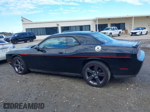 ✅ 2013 Dodge Challenger R/T • VIN: 2C3CDYBT0DH667924 • Lot: 41278844. Wystawiony na IAAI z przebiegiem 234 218 mil. Bezpłatny archiwum sprzedaży aukcyjnych z USA i szczegółowy raport historii pojazdu na DreamBid. Zdjęcie 14.