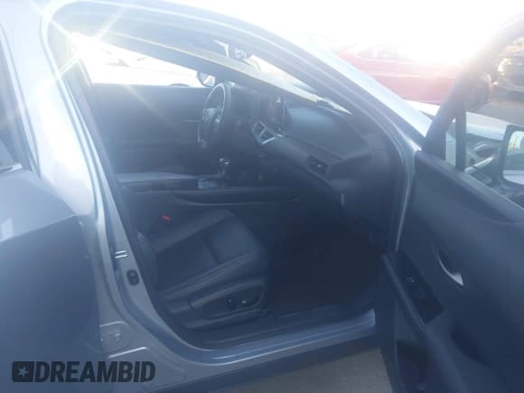 ✅ 2023 Lexus UX 250h Premium • VIN: JTHP6JBH7P2148102 • Lot: 43488041. Wystawiony na IAAI z przebiegiem 21 340 mil. Bezpłatny archiwum sprzedaży aukcyjnych z USA i szczegółowy raport historii pojazdu na DreamBid. Zdjęcie 5.