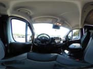 ✅ 2023 Ram ProMaster Window Van • VIN: 3C6LRVPG6PE551478 • Lot: 42406770. Wystawiony na IAAI z przebiegiem 21 511 mil. Bezpłatny archiwum sprzedaży aukcyjnych z USA i szczegółowy raport historii pojazdu na DreamBid. Zdjęcie 19.