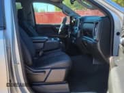 ✅ 2020 Chevrolet Silverado 1500 LT • VIN: 1GCRYDED4LZ121987 • Lot: 92776545. Wystawiony na Copart z przebiegiem 94 905 mil. Bezpłatny archiwum sprzedaży aukcyjnych z USA i szczegółowy raport historii pojazdu na DreamBid. Zdjęcie 5.